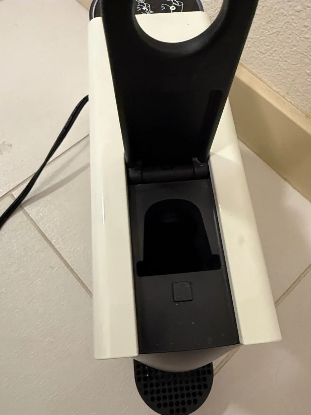 Nespresso Essenzia Mini White Capsule Coffee Machine